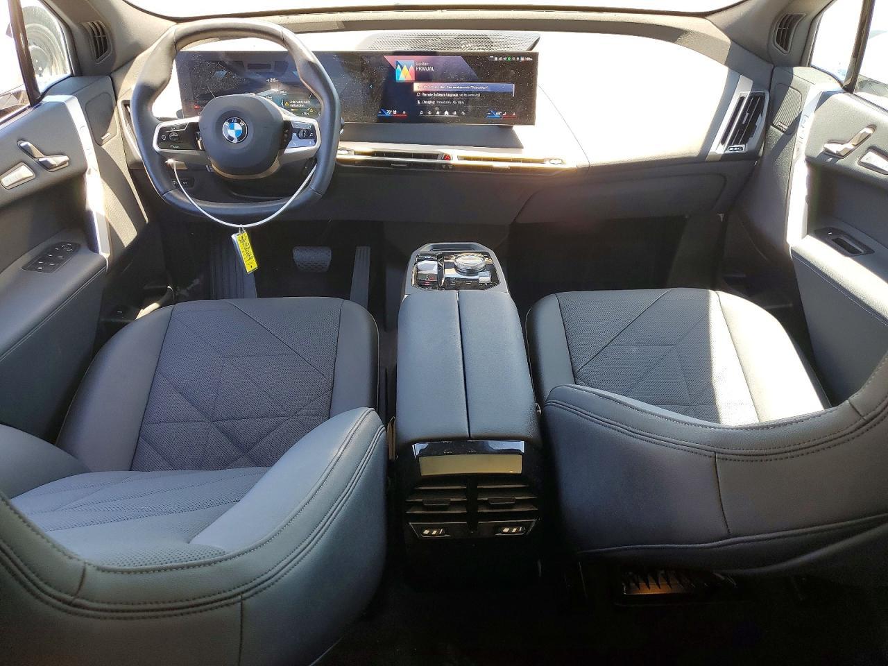 2026 BMW Ix xDrive45 - zdjęcie 8