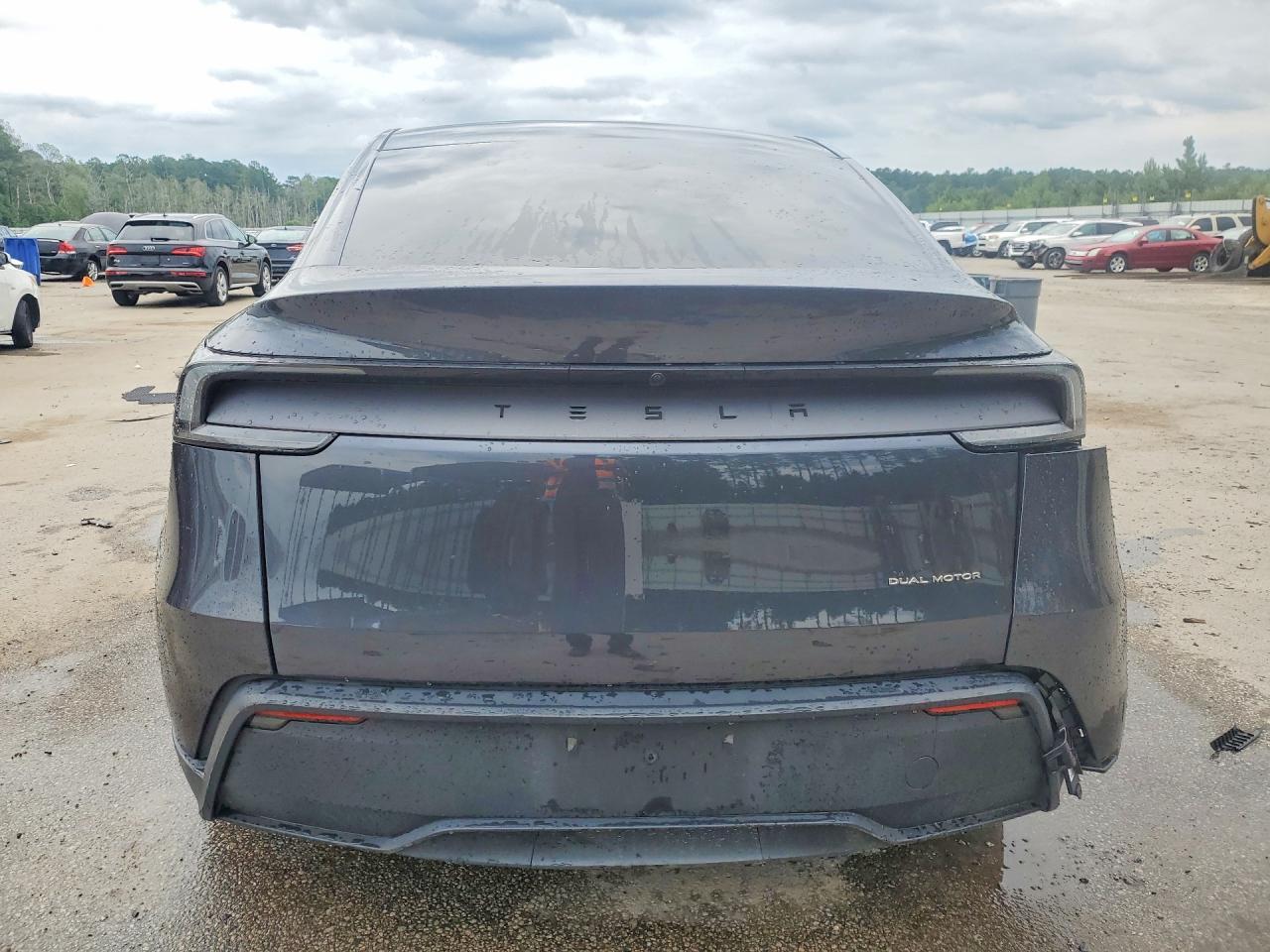 2026 Tesla Model Y - zdjęcie 6