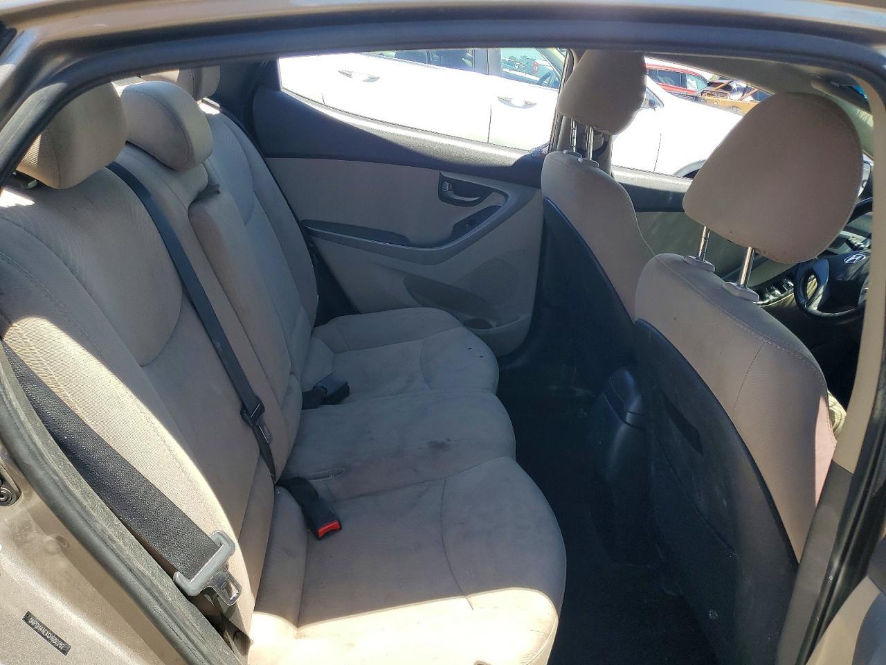 2016 Hyundai Elantra - zdjęcie 10
