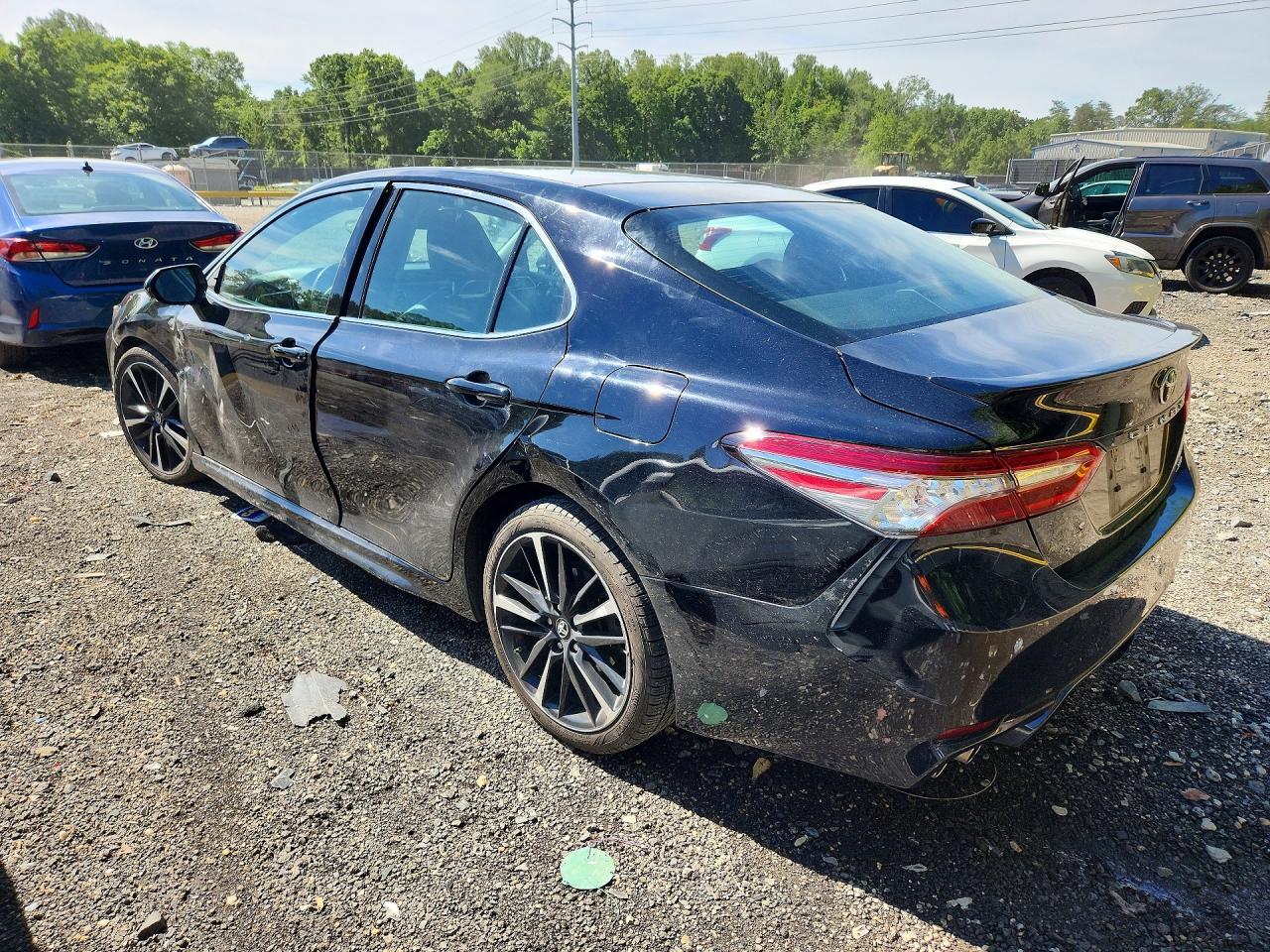 2018 Toyota Camry Xse - zdjęcie 2