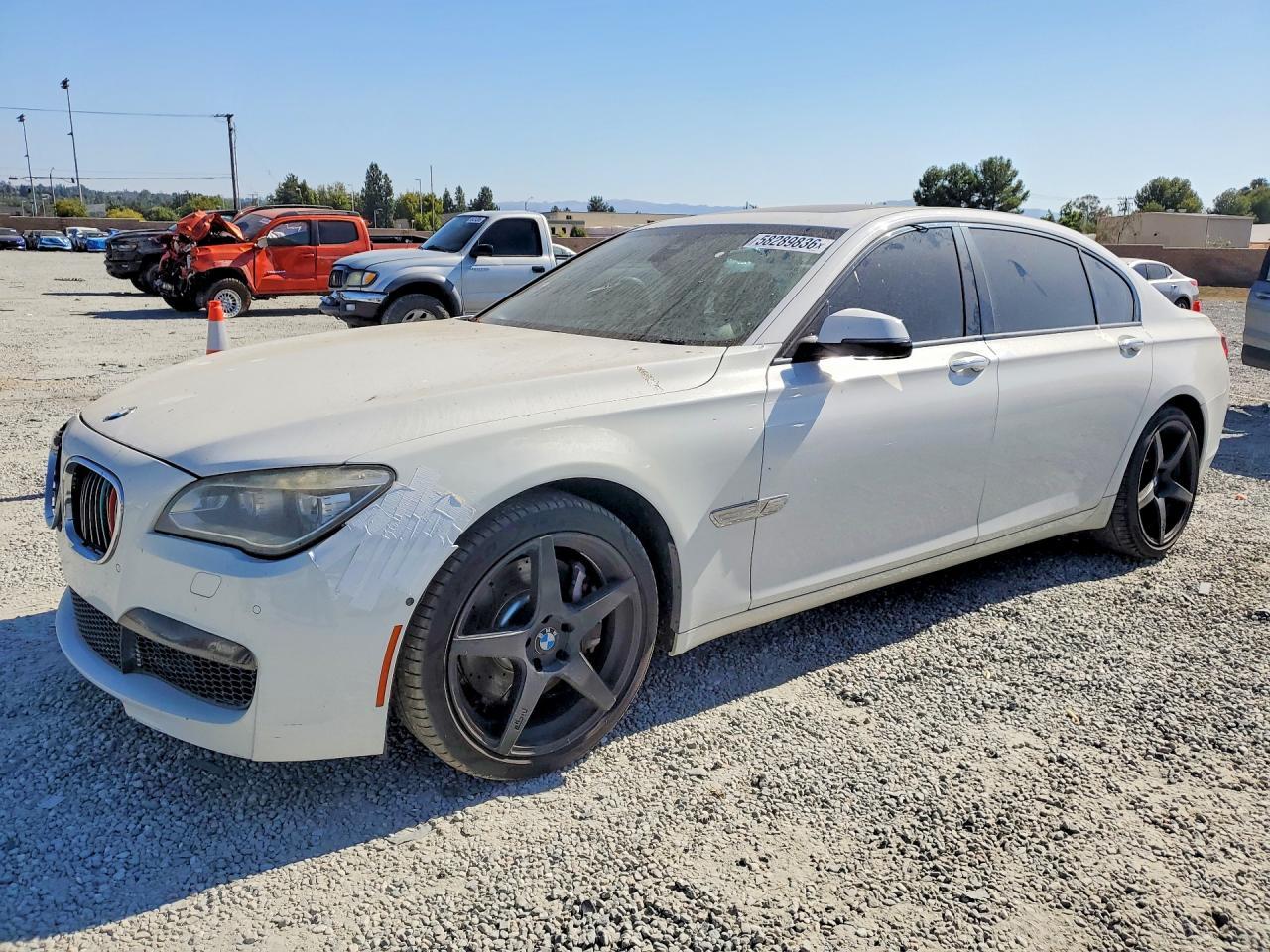 2015 BMW 750 Li - zdjęcie główne