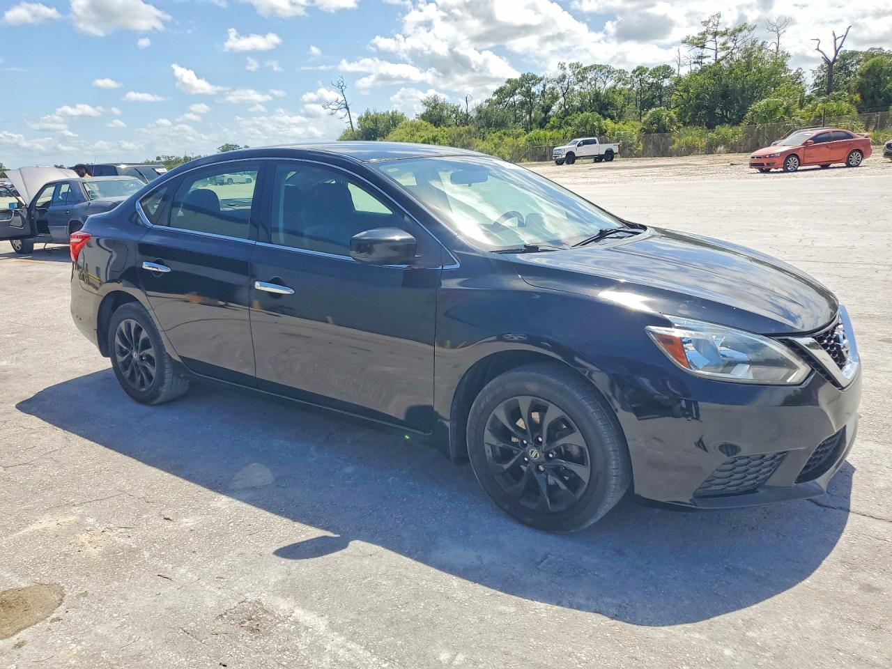 2018 Nissan Sentra S - zdjęcie 4