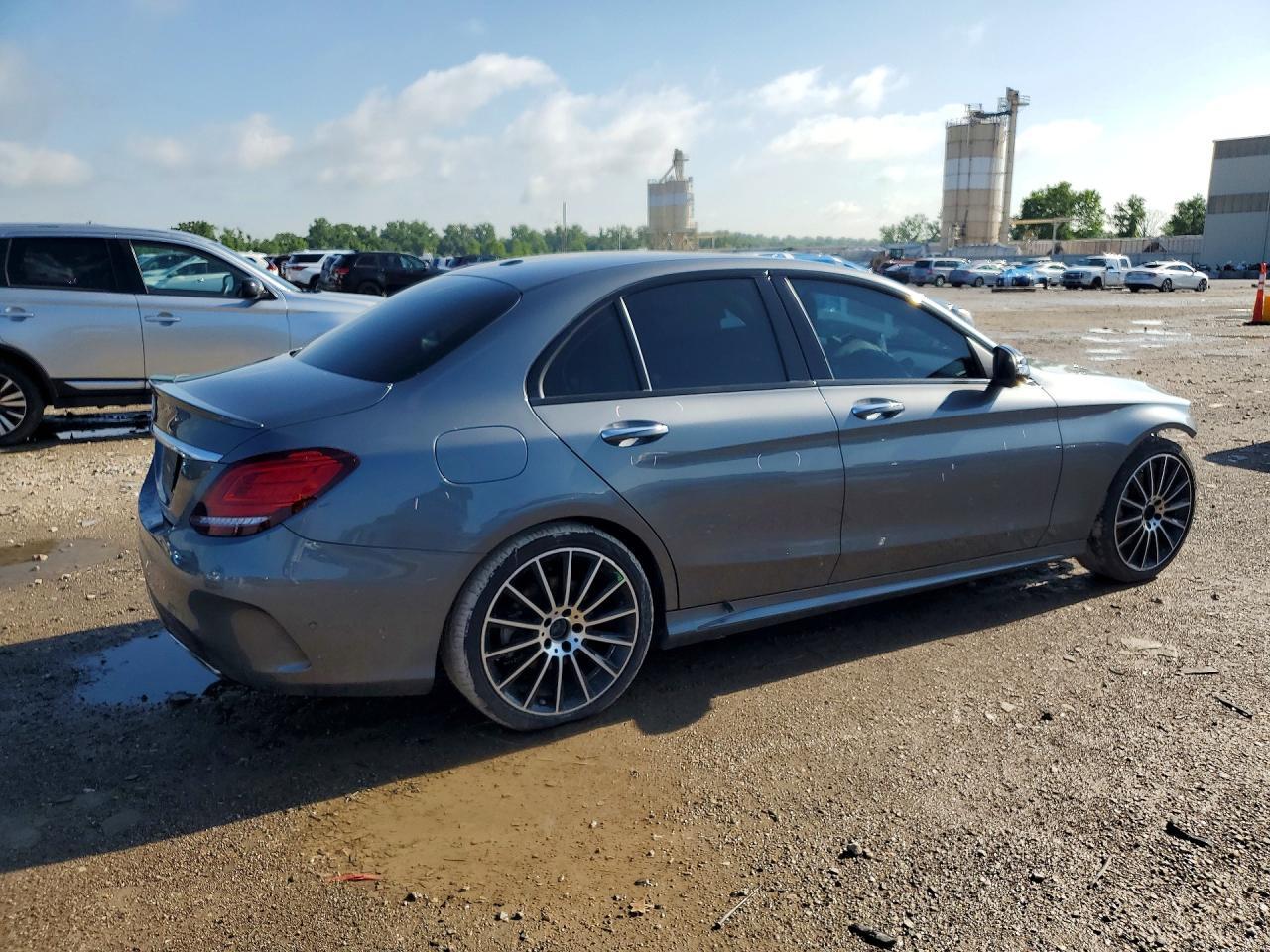 2021 Mercedes-Benz C 300 - zdjęcie 3