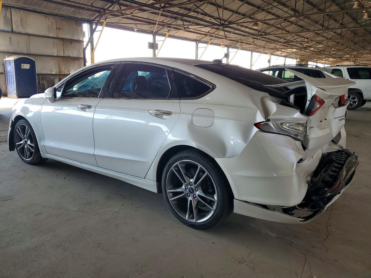 2015 Ford Fusion Titanium - zdjęcie 2