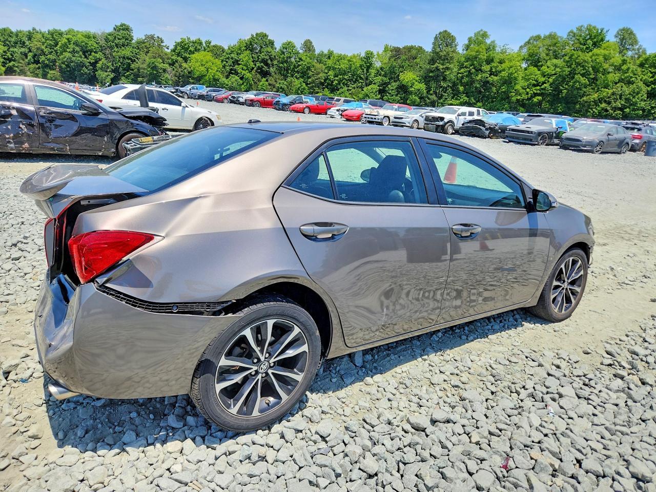 2017 Toyota Corolla Se - zdjęcie 3