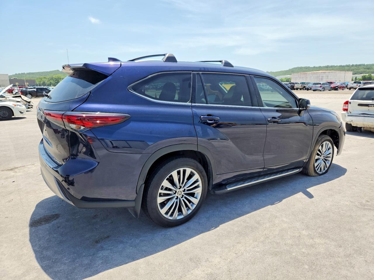 2024 Toyota Highlander Platinum - zdjęcie 3