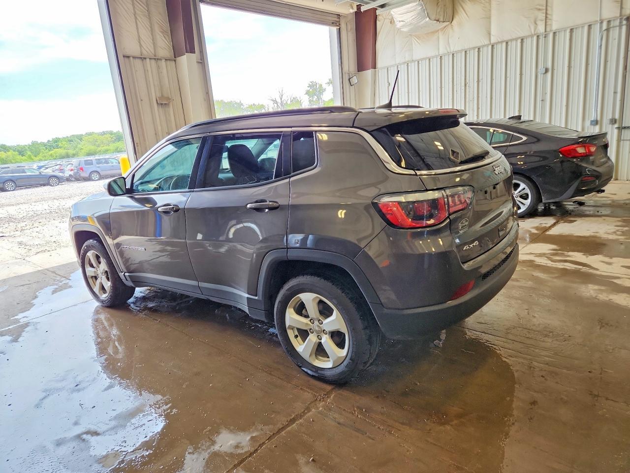 Jeep Compass - zdjęcie 2