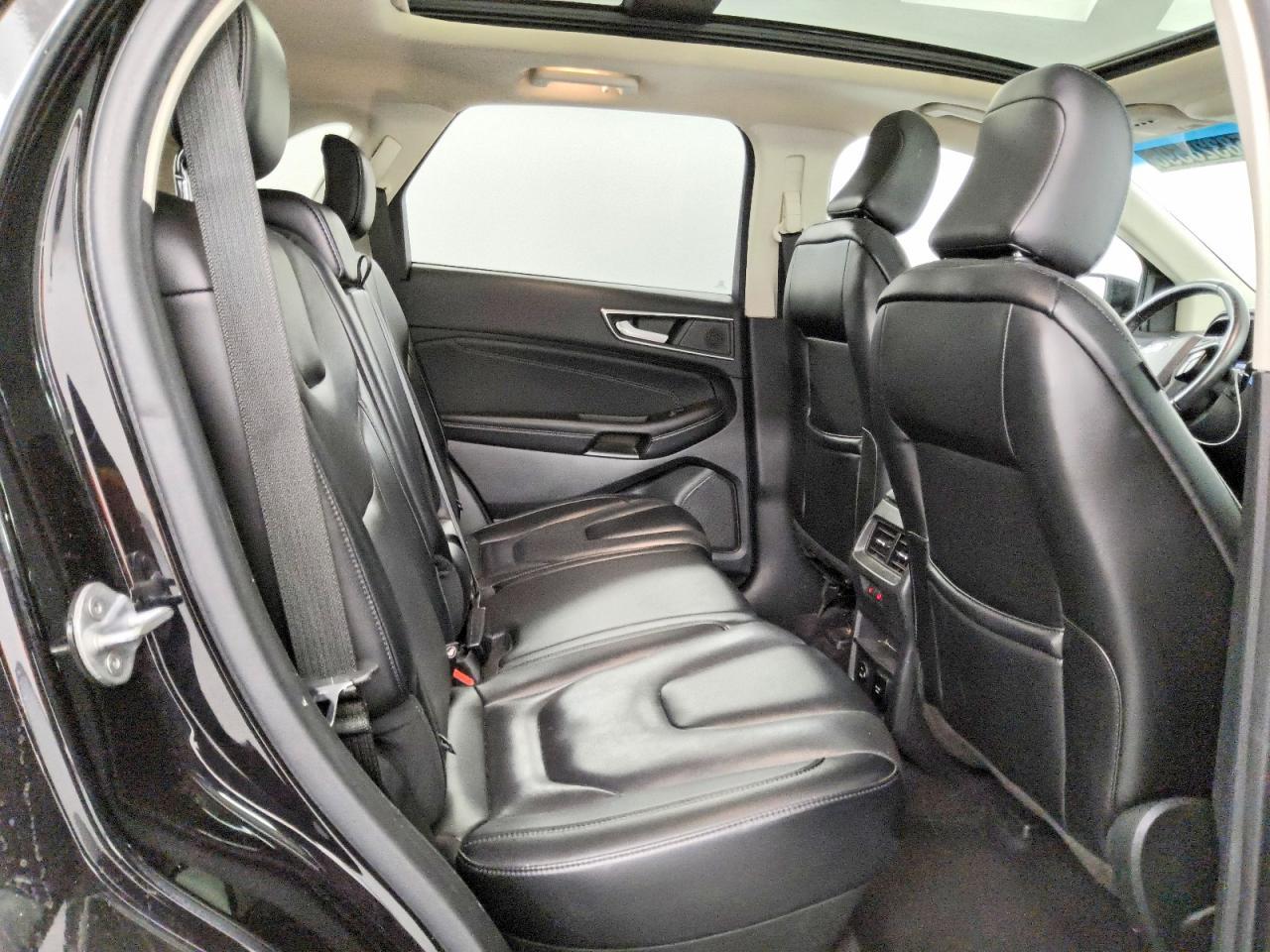 2022 Ford Edge Titanium - zdjęcie 11