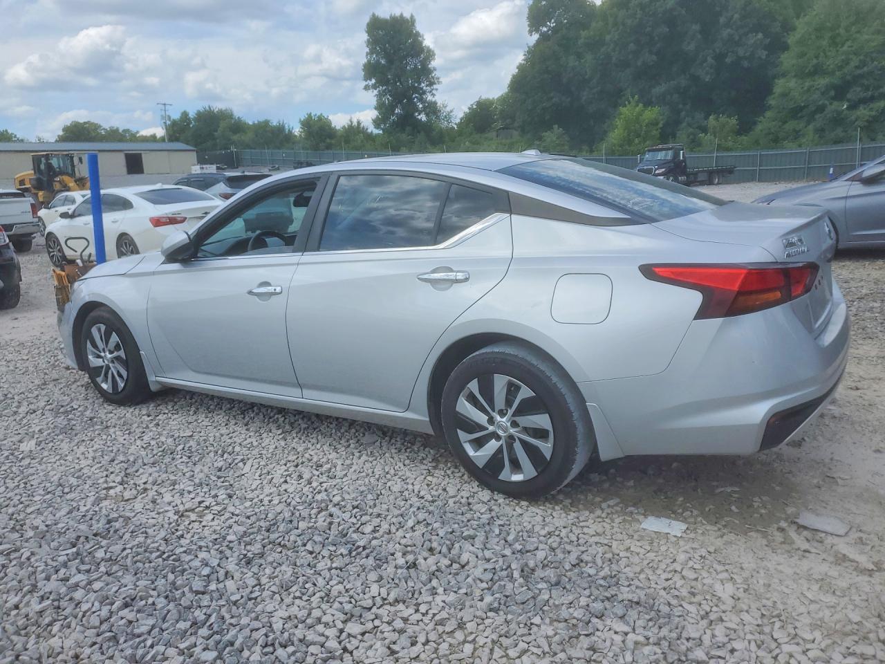 2019 Nissan Altima S - zdjęcie 2