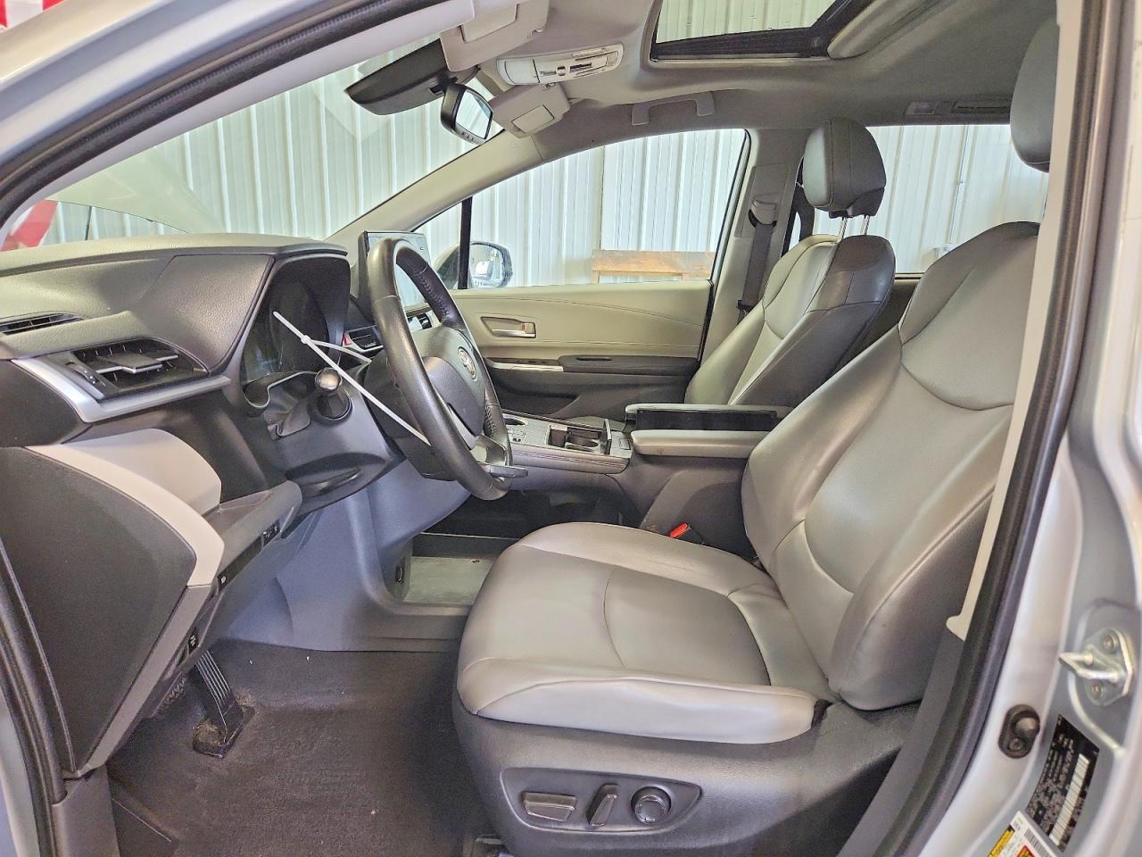 2022 Toyota Sienna Xle - zdjęcie 7