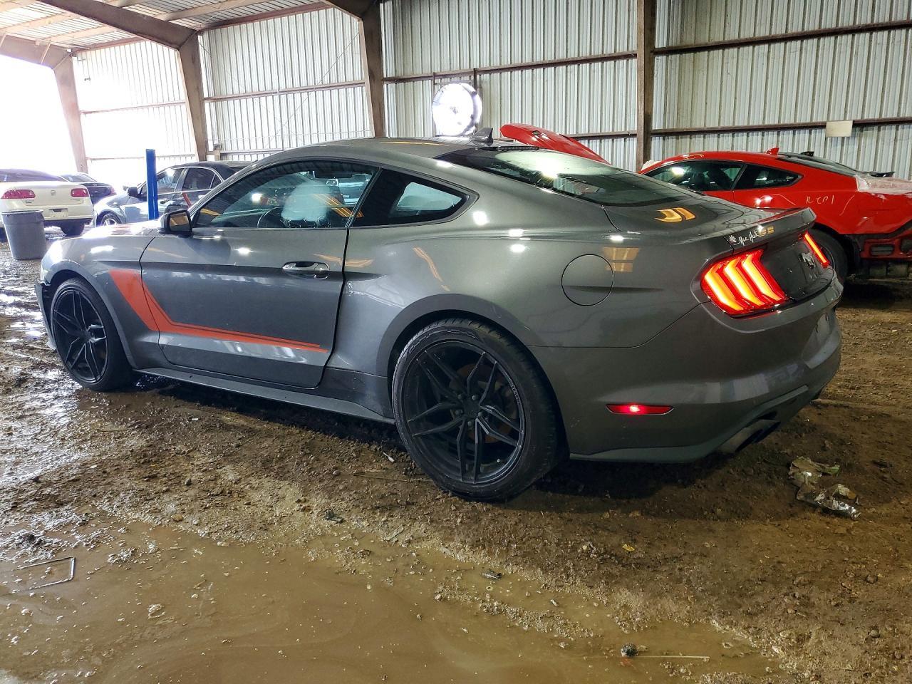 2023 Ford Mustang - zdjęcie 2