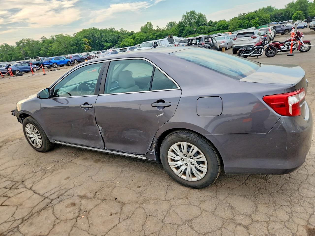 2014 Toyota Camry Le - zdjęcie 3