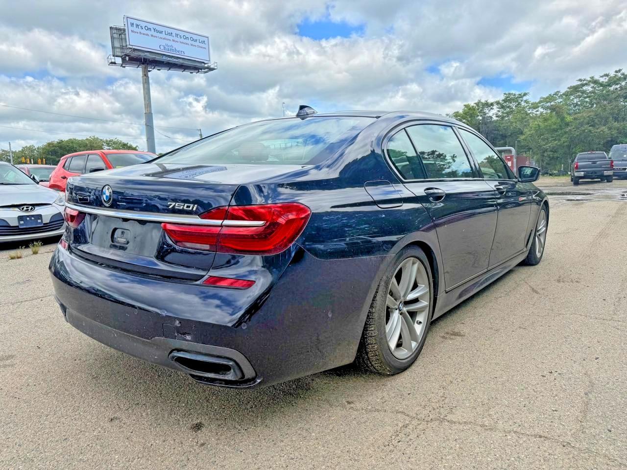 2017 BMW 750 Xi - zdjęcie 4