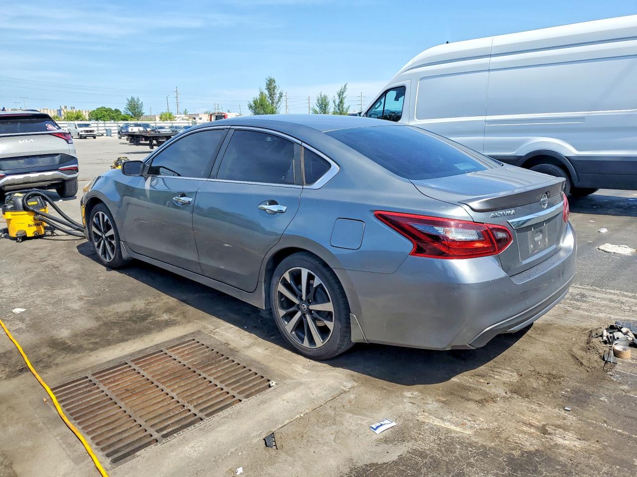 2018 Nissan Altima 2.5 Sr - zdjęcie 2