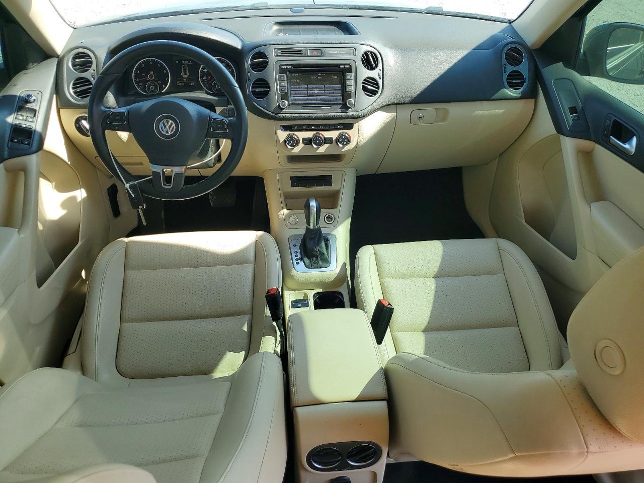 2015 Volkswagen Tiguan S - zdjęcie 8