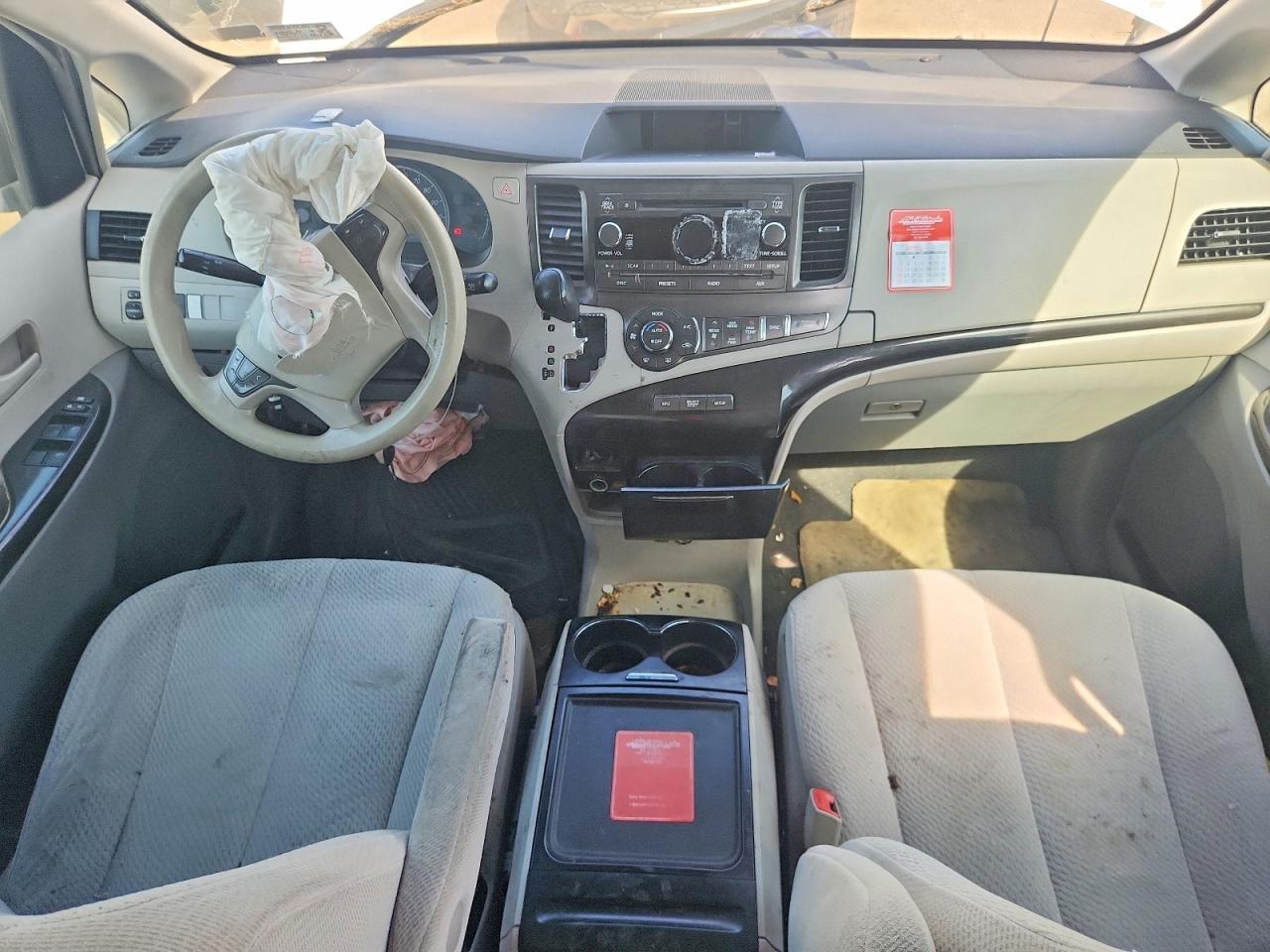 2014 Toyota Sienna Le - zdjęcie 8