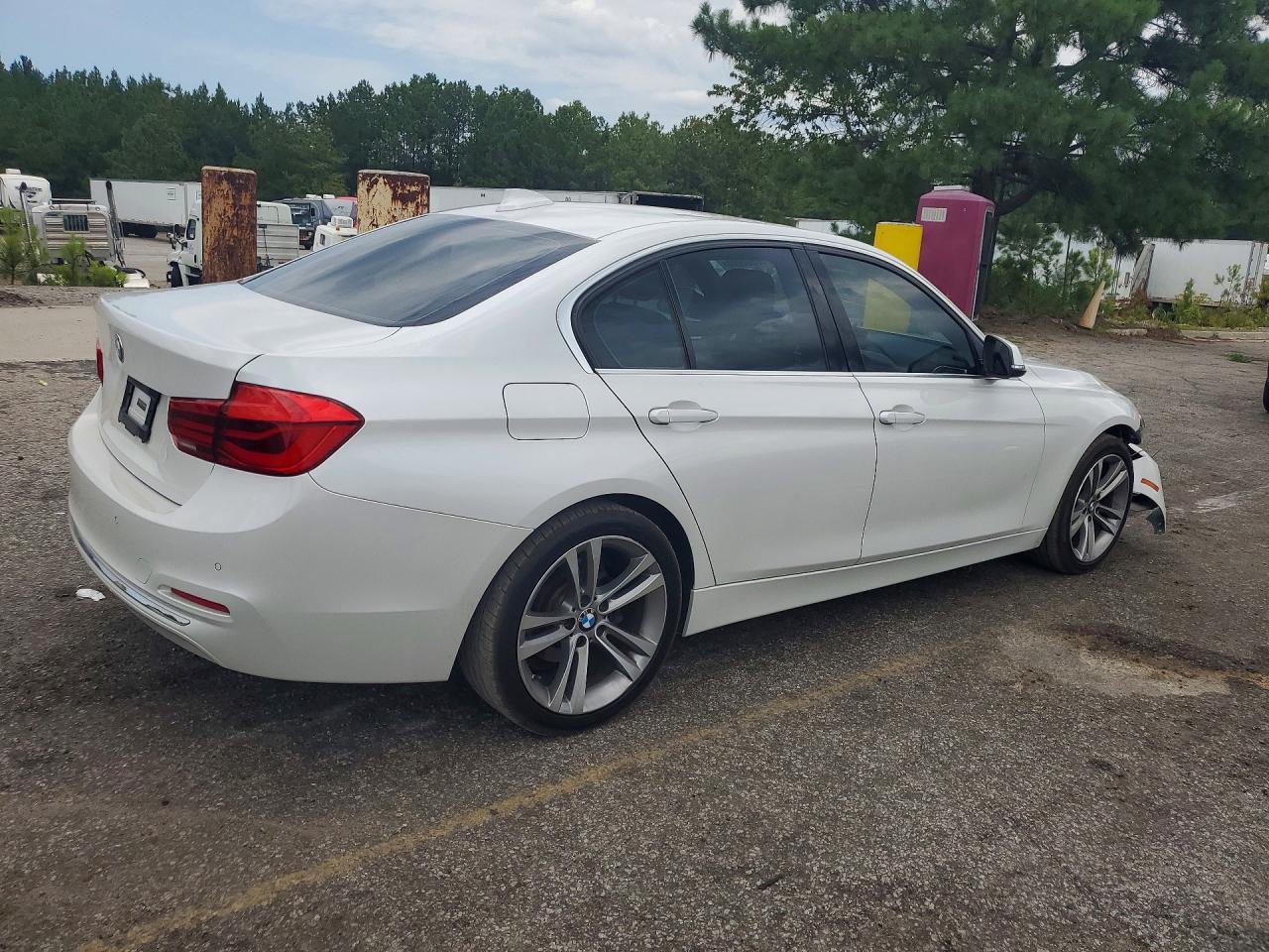 2017 BMW 330 I - zdjęcie 3