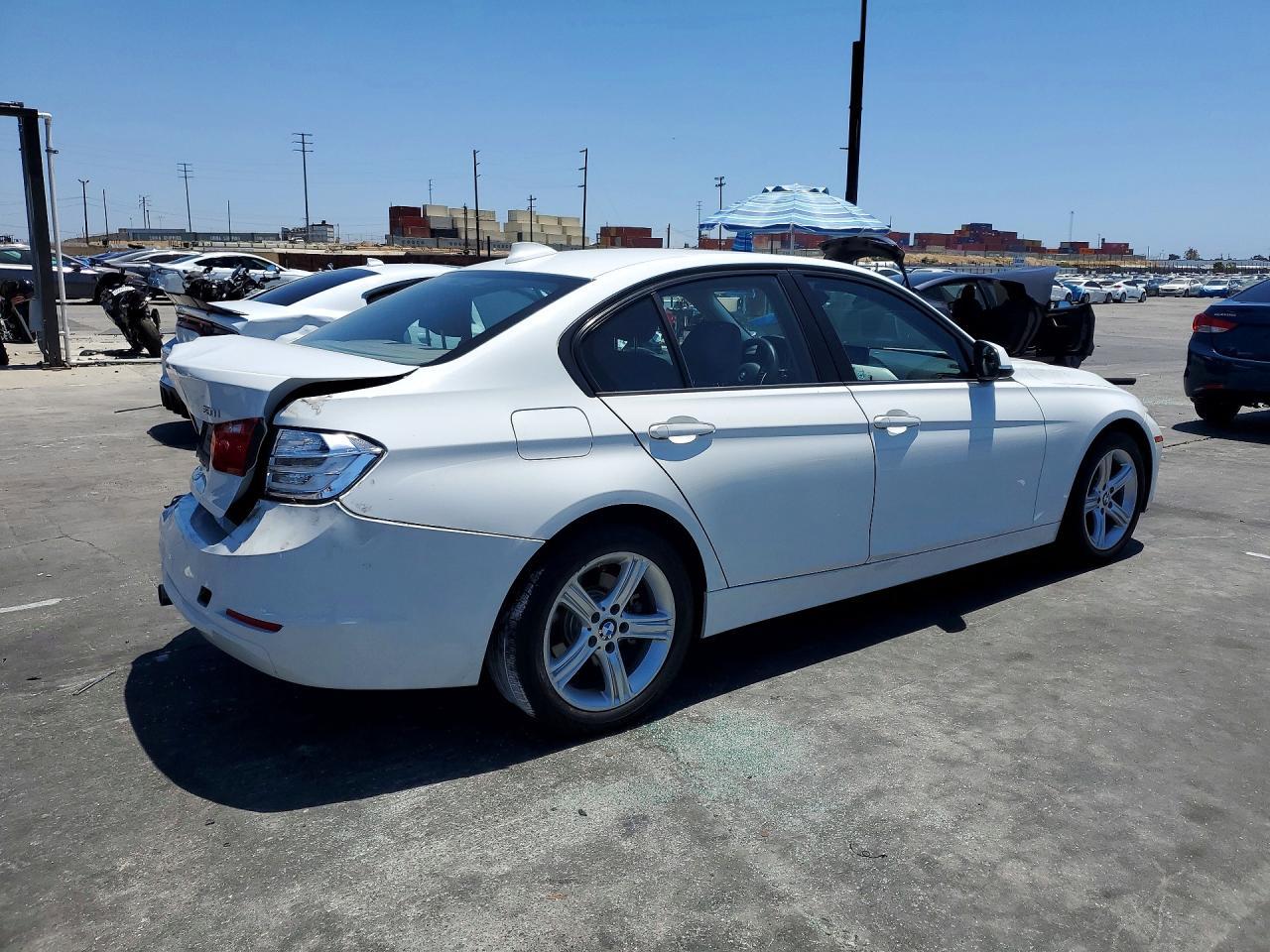 2015 BMW 320 I - zdjęcie 3