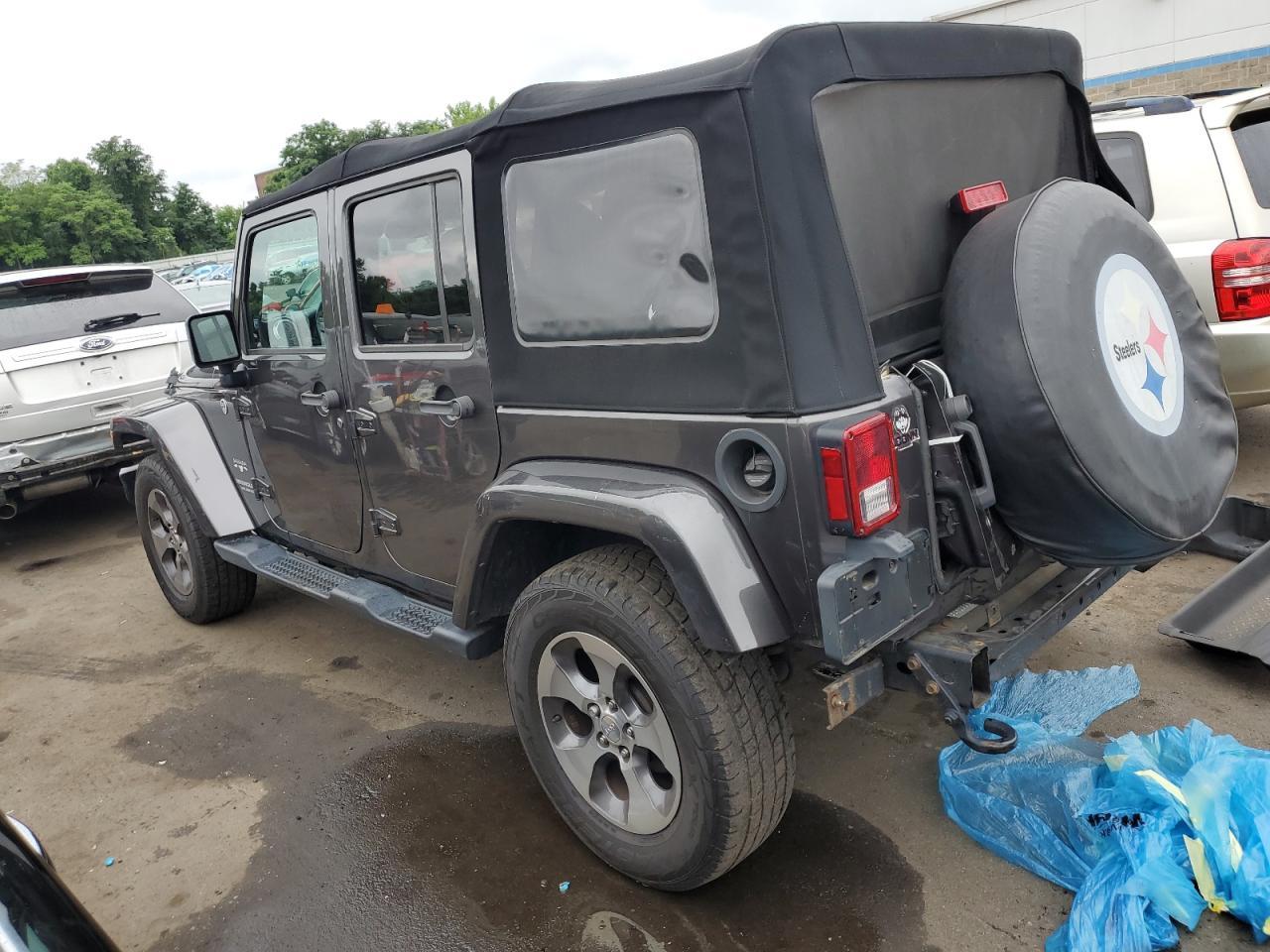 2017 Jeep Wrangler Unlimited Sahara - zdjęcie 2