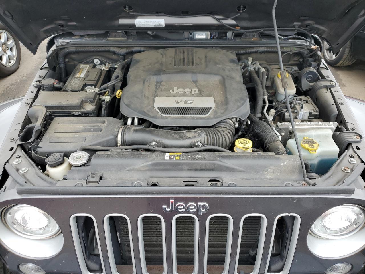 2017 Jeep Wrangler Unlimited Sahara - zdjęcie 11