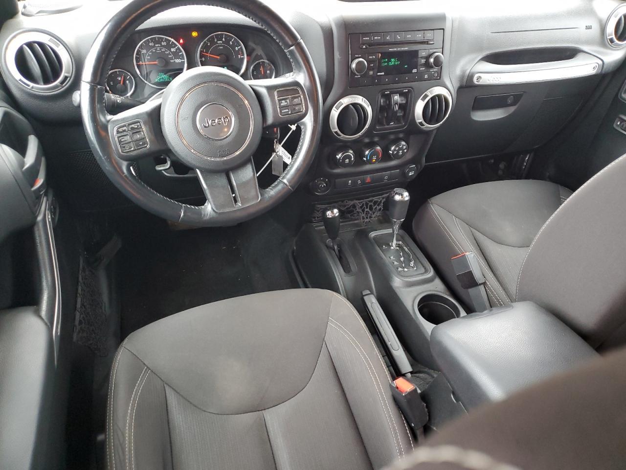 2017 Jeep Wrangler Unlimited Sahara - zdjęcie 8