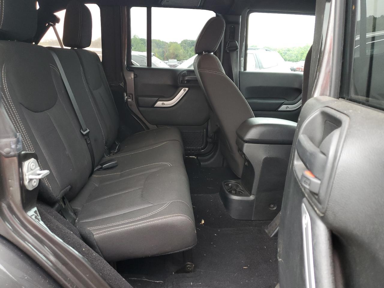 2017 Jeep Wrangler Unlimited Sahara - zdjęcie 10