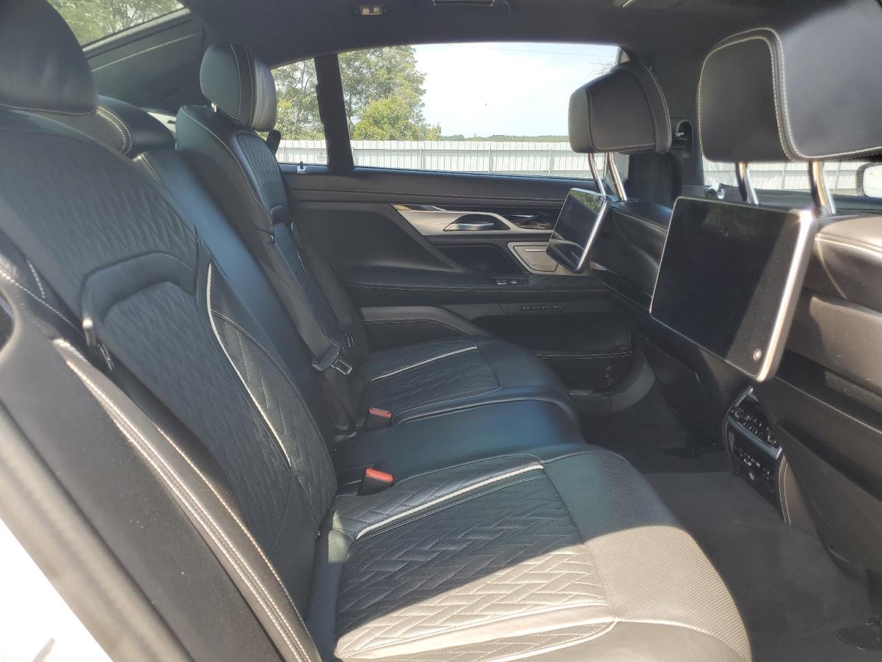 2021 BMW Alpina B7 - zdjęcie 10