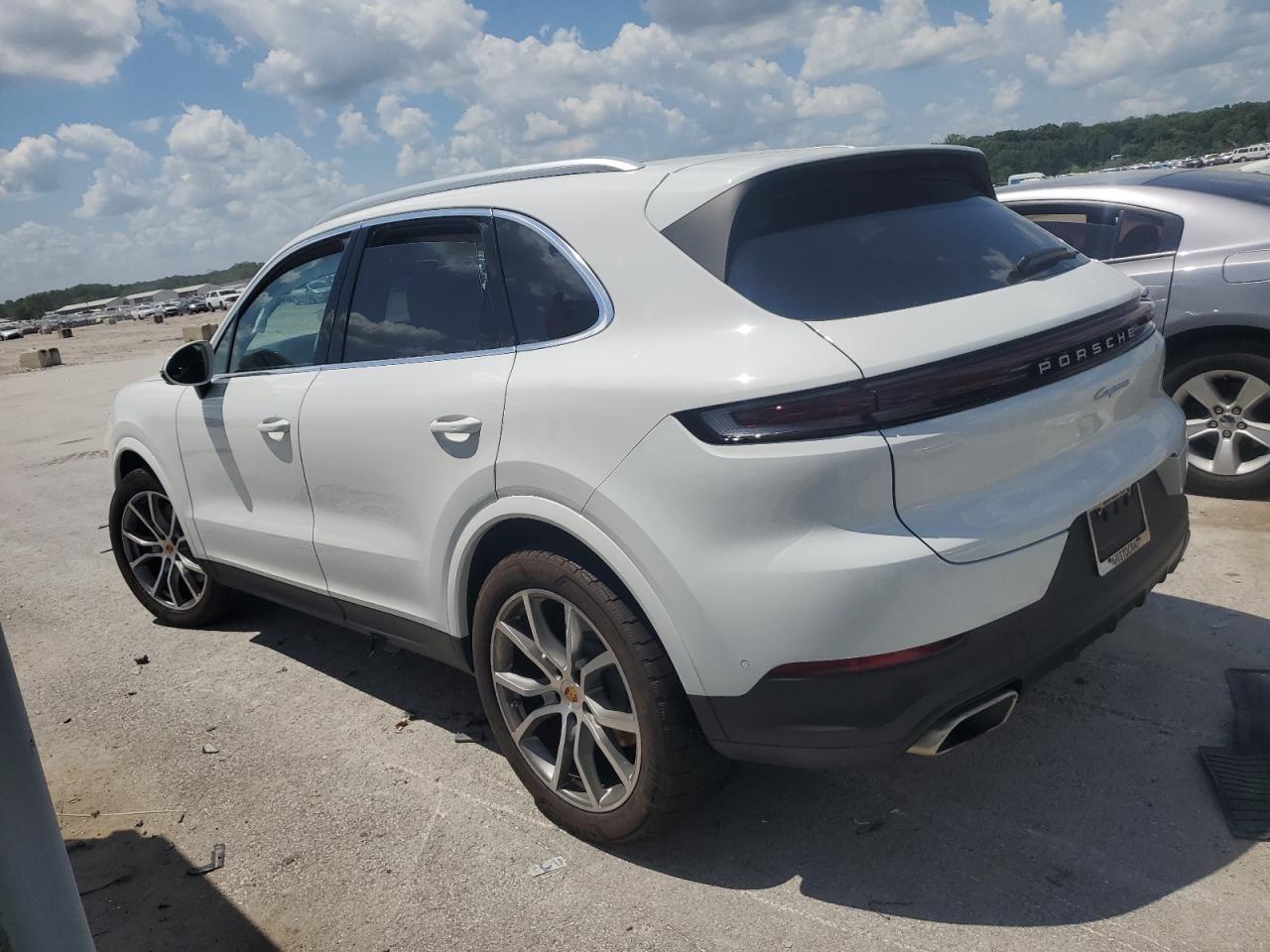 2024 Porsche Cayenne - zdjęcie 2
