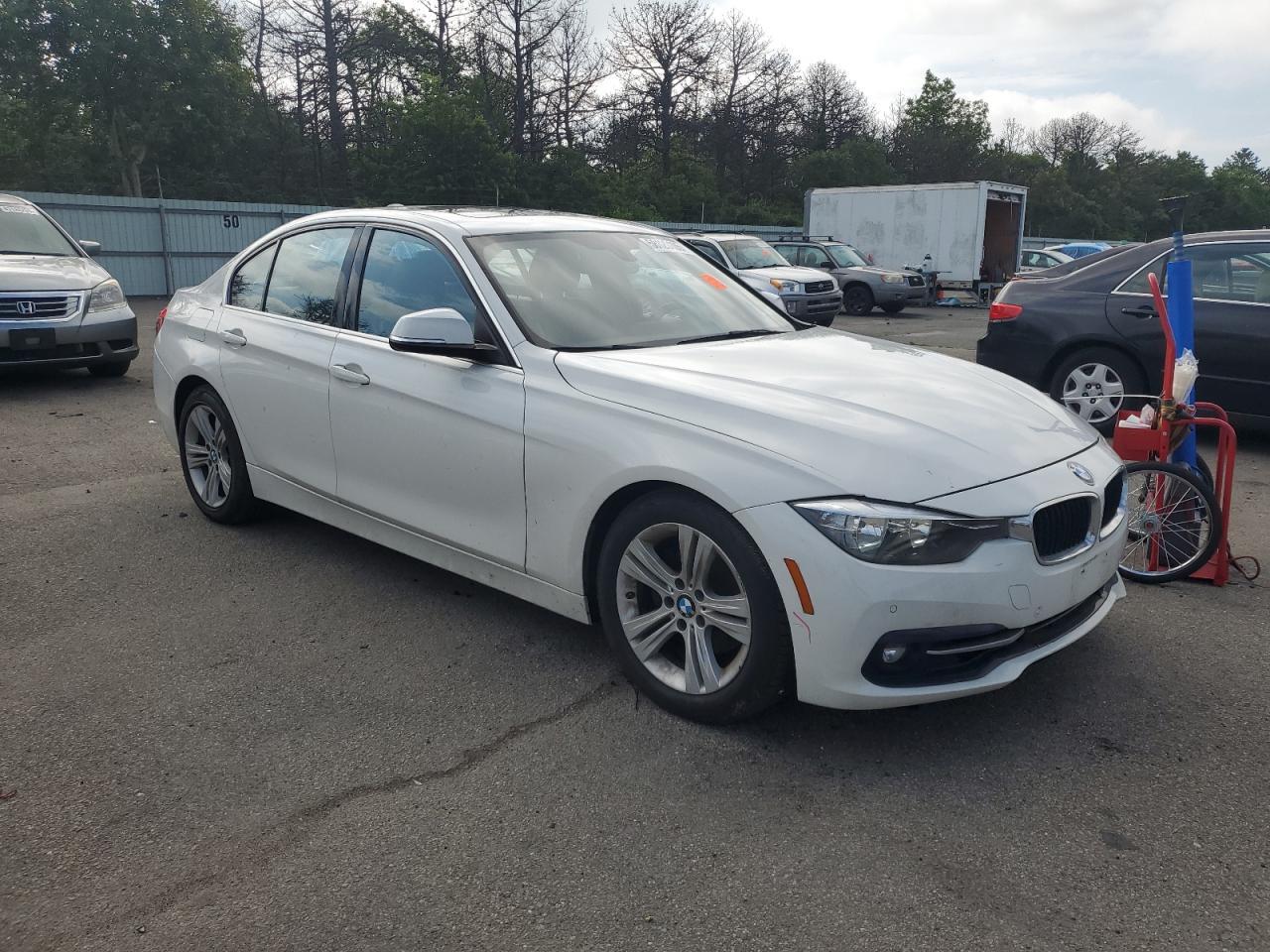 2017 BMW 330 Xi - zdjęcie 4