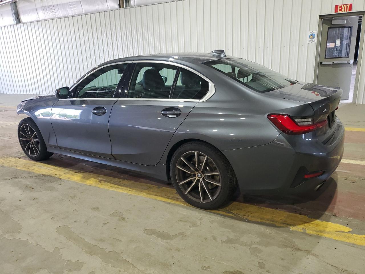 2021 BMW 330Xi - zdjęcie 2