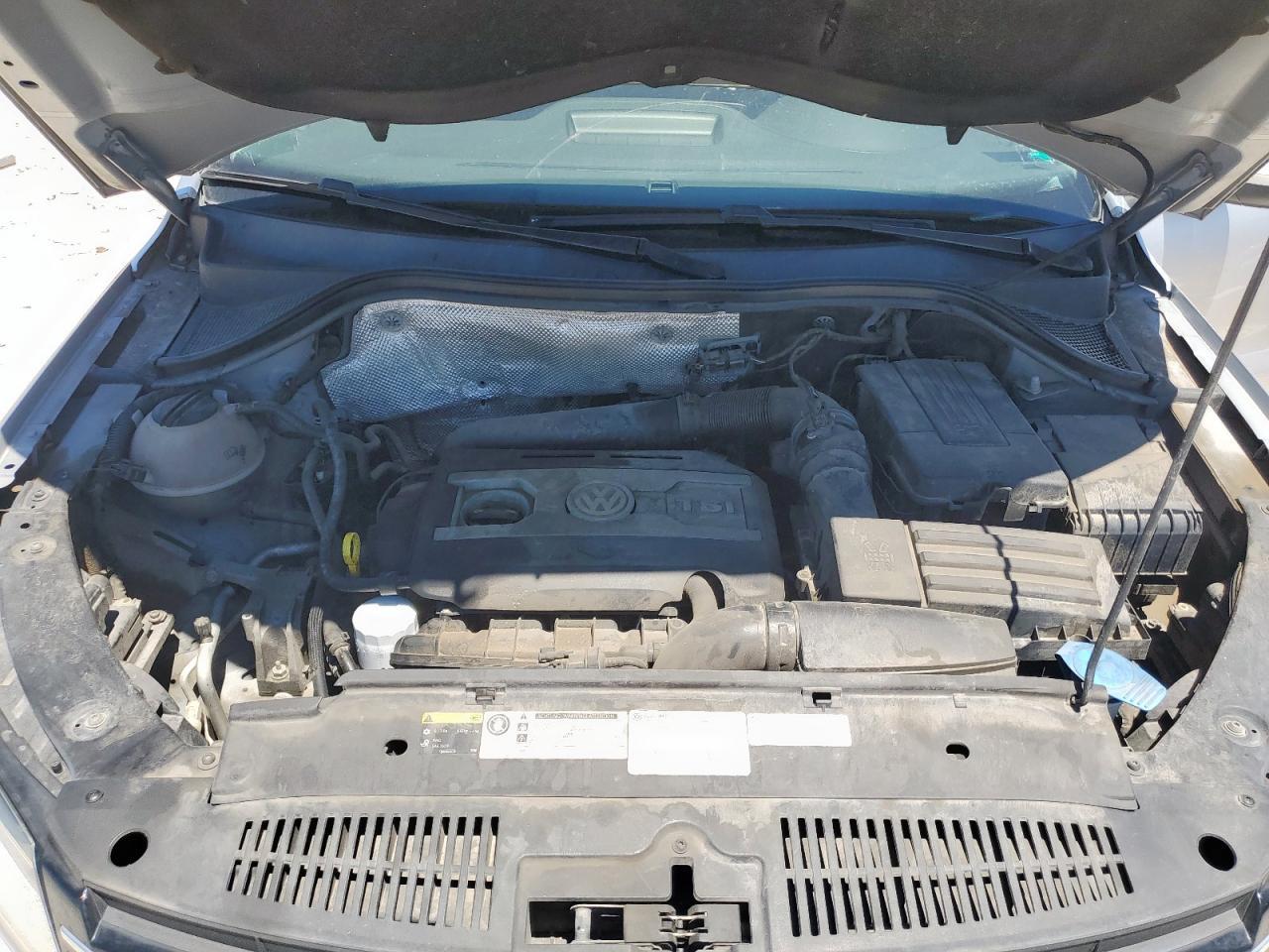 2014 Volkswagen Tiguan S - zdjęcie 12