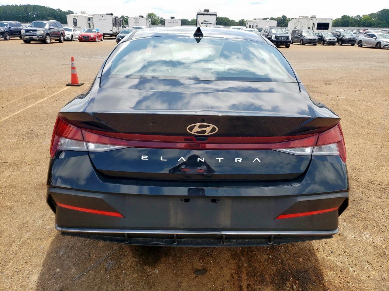 2025 Hyundai Elantra Se - zdjęcie 6