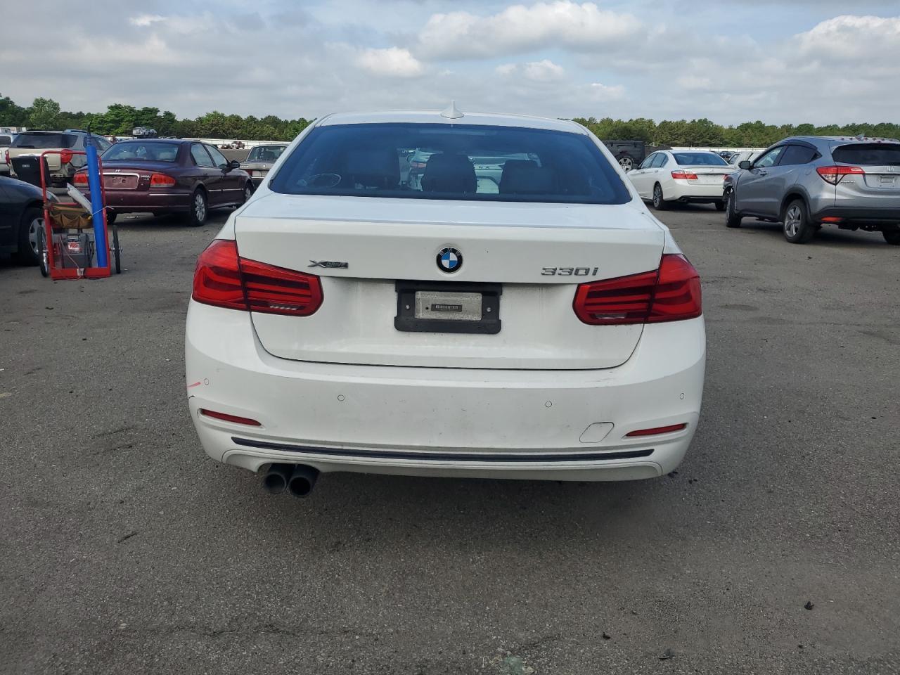 2017 BMW 330 Xi - zdjęcie 6