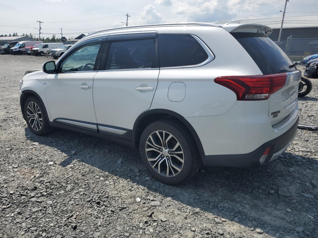 2017 Mitsubishi Outlander Gt - zdjęcie 2