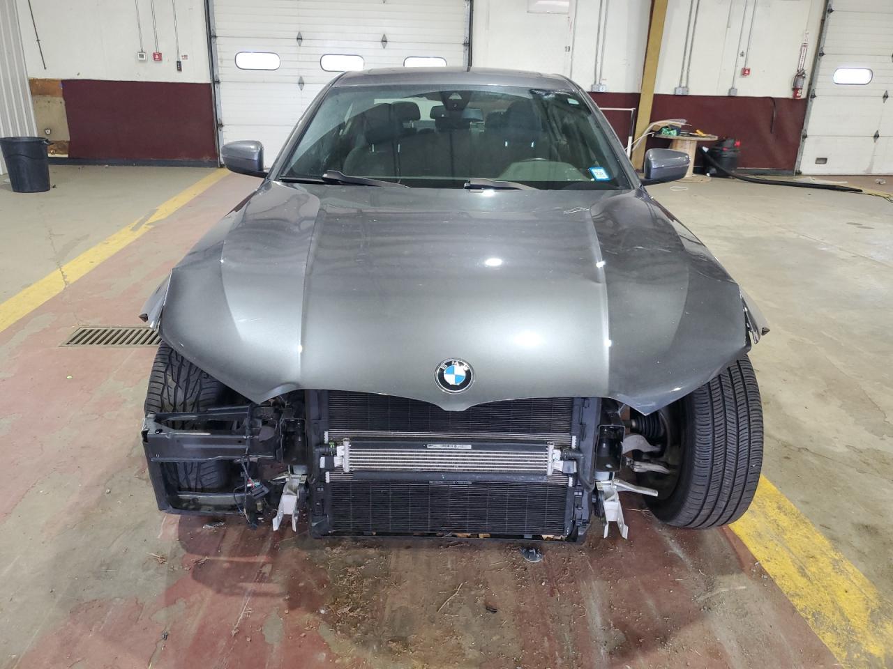 2021 BMW 330Xi - zdjęcie 5
