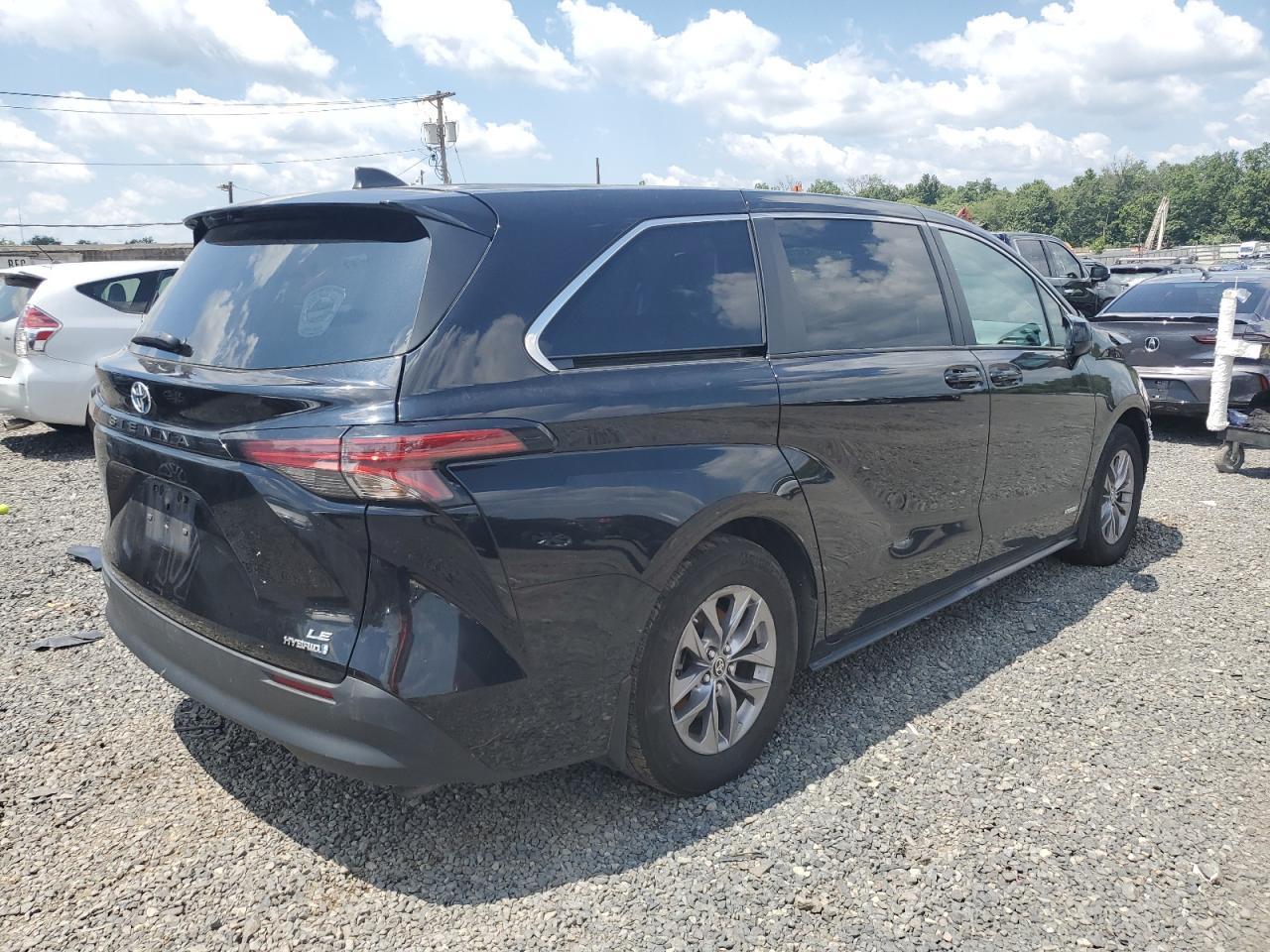 2021 Toyota Sienna Le - zdjęcie 3