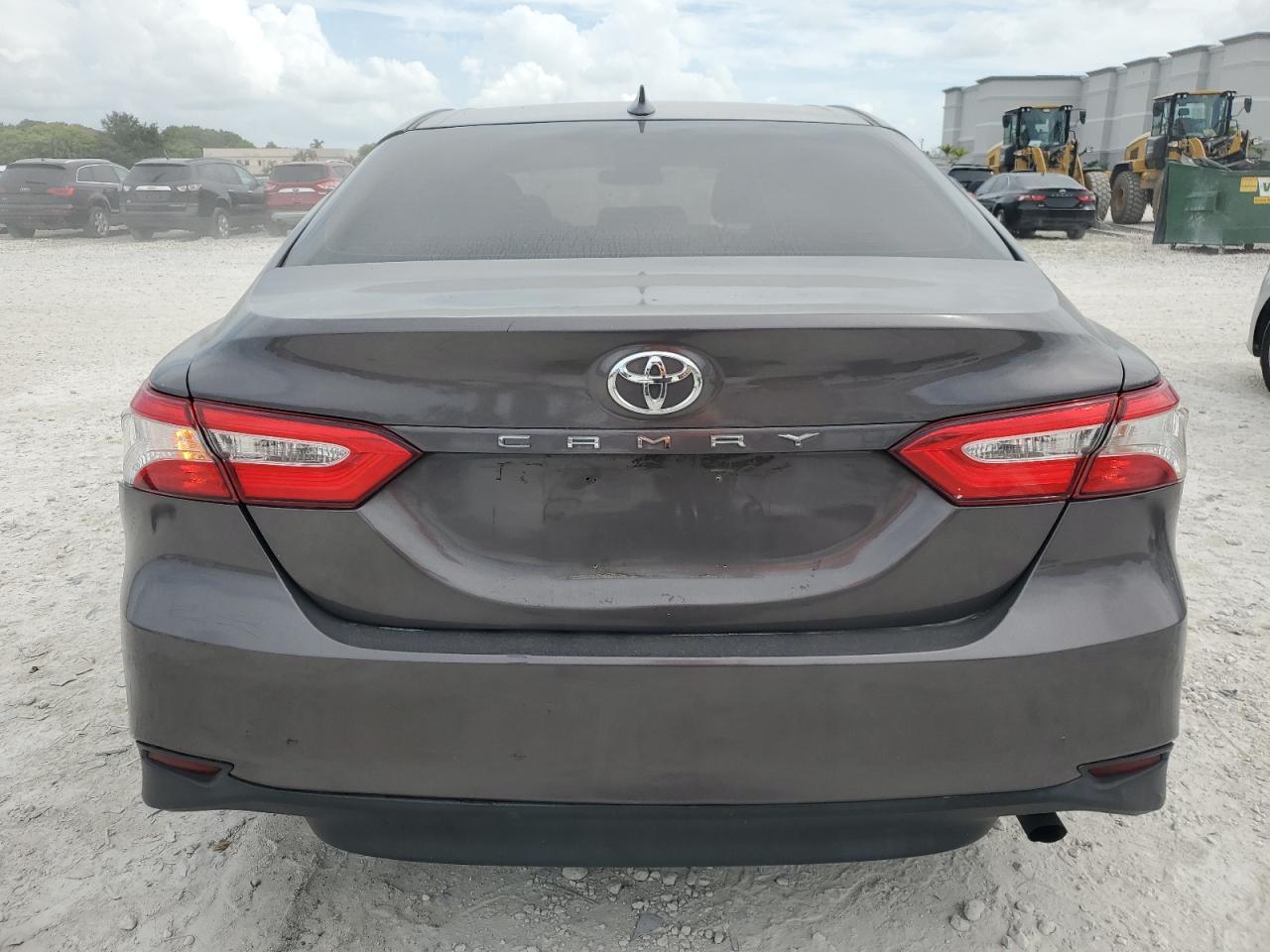 2020 Toyota Camry Le - zdjęcie 6