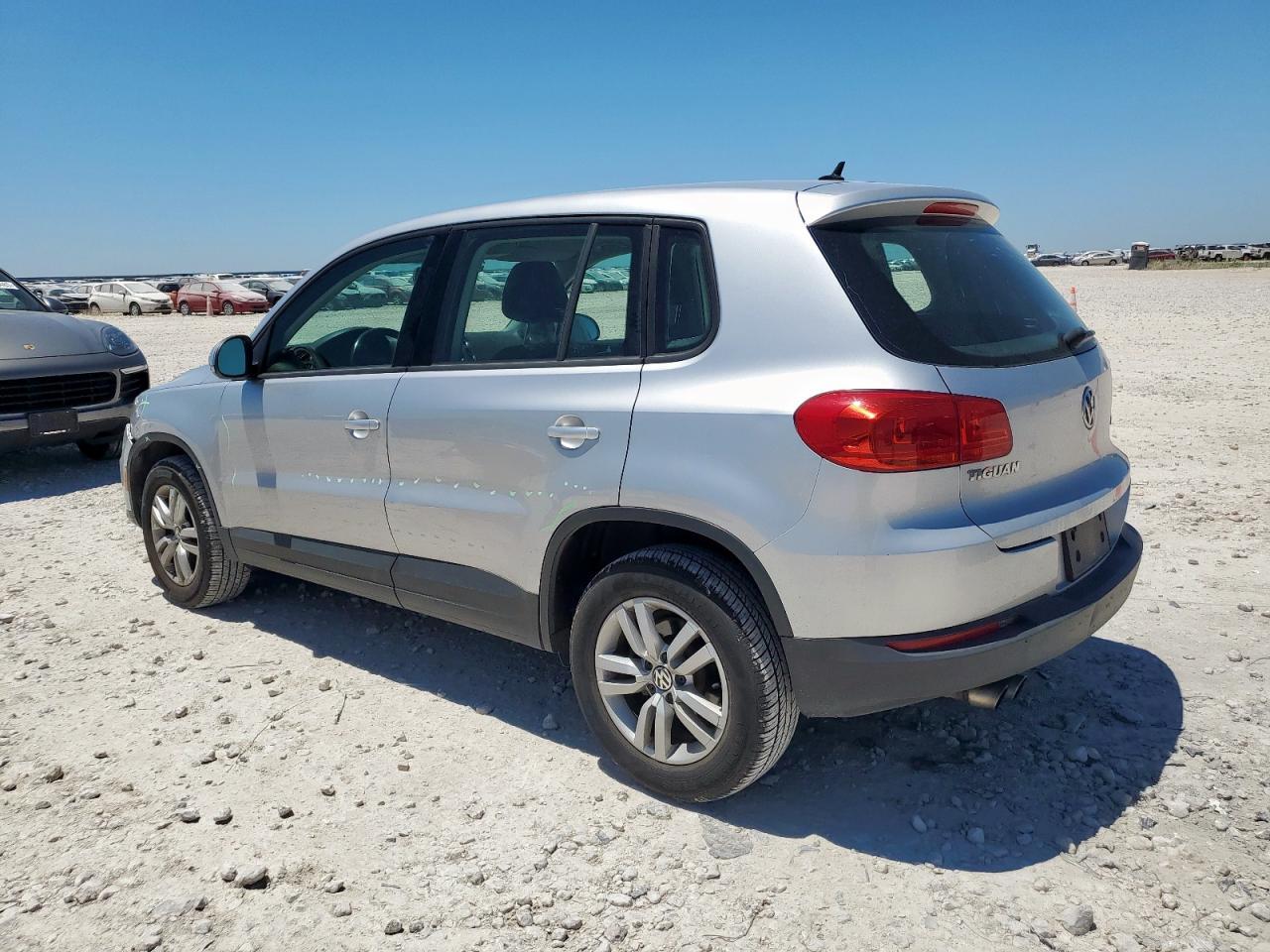 2014 Volkswagen Tiguan S - zdjęcie 2