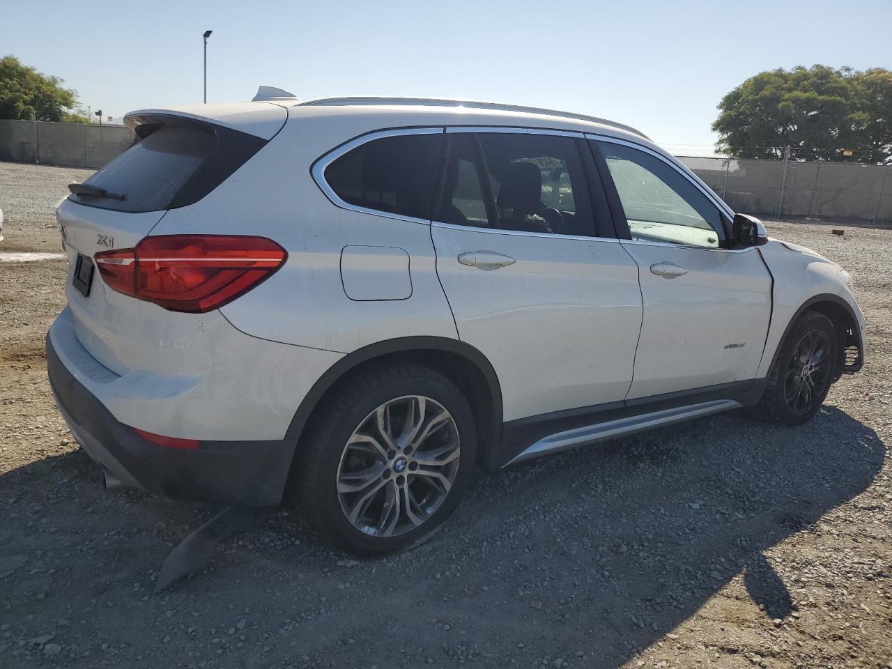 2017 BMW X1 - zdjęcie 3