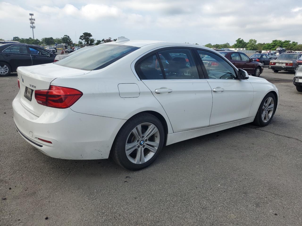 2017 BMW 330 Xi - zdjęcie 3