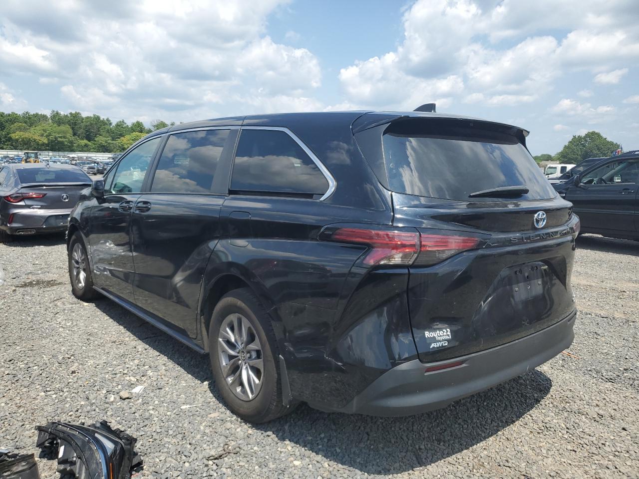 2021 Toyota Sienna Le - zdjęcie 2