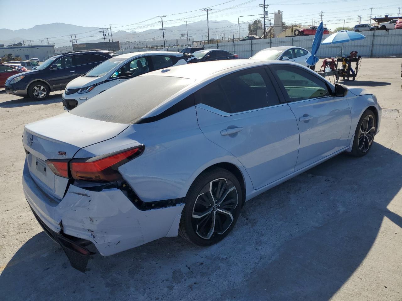 2024 Nissan Altima Sr - zdjęcie 3