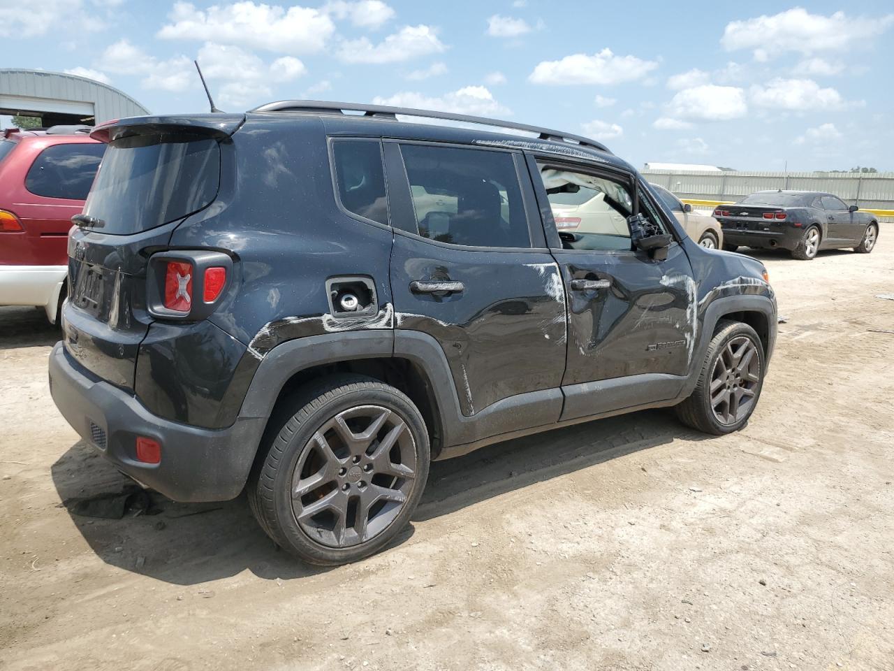 2021 Jeep Renegade Latitude - zdjęcie 3
