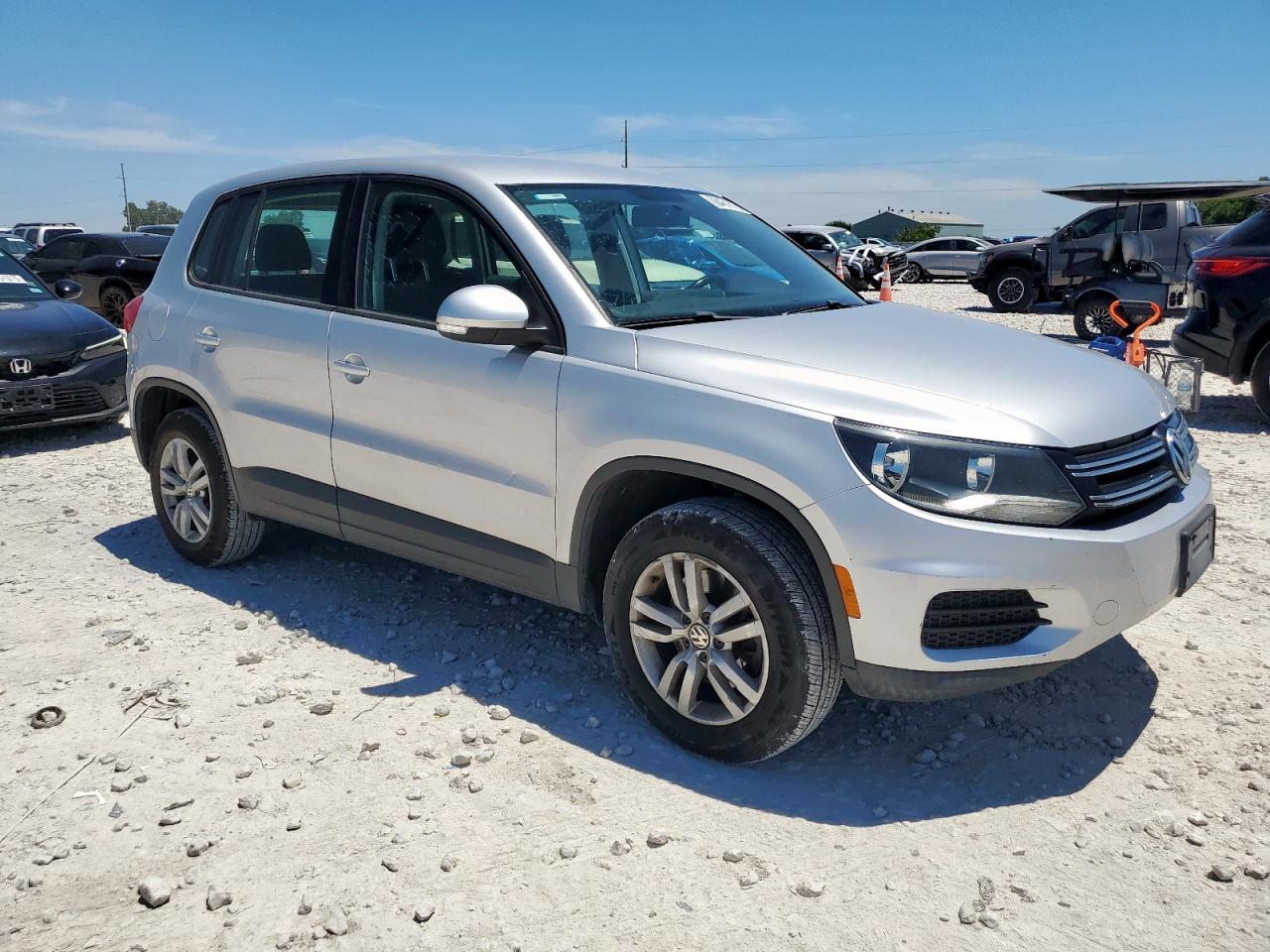 2014 Volkswagen Tiguan S - zdjęcie 4