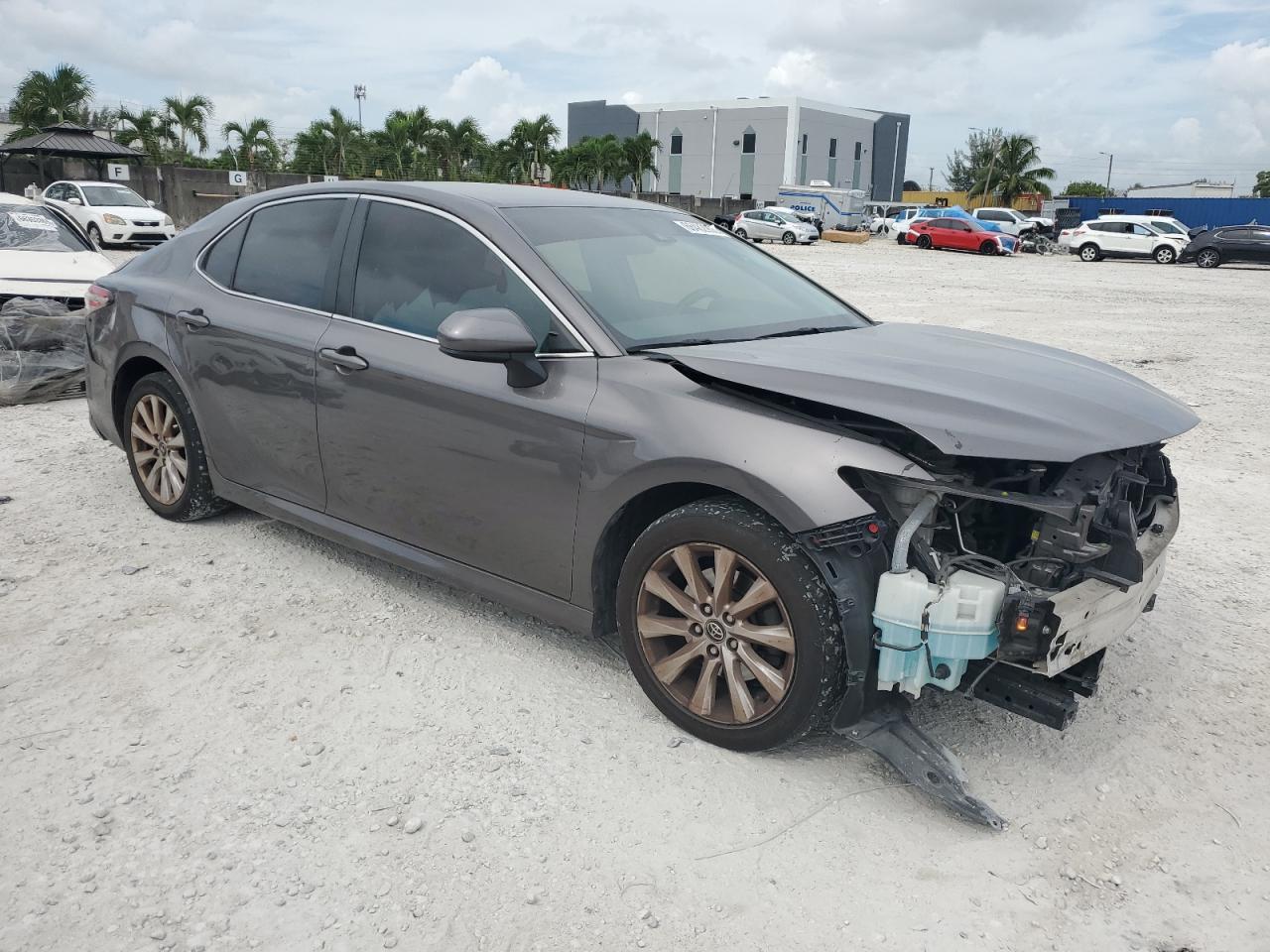 2020 Toyota Camry Le - zdjęcie 4