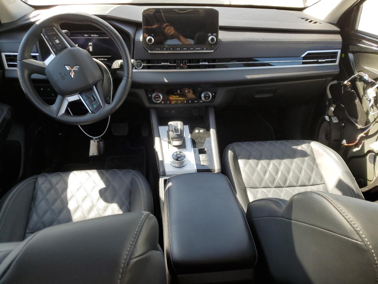 2024 Mitsubishi Outlander - zdjęcie 8