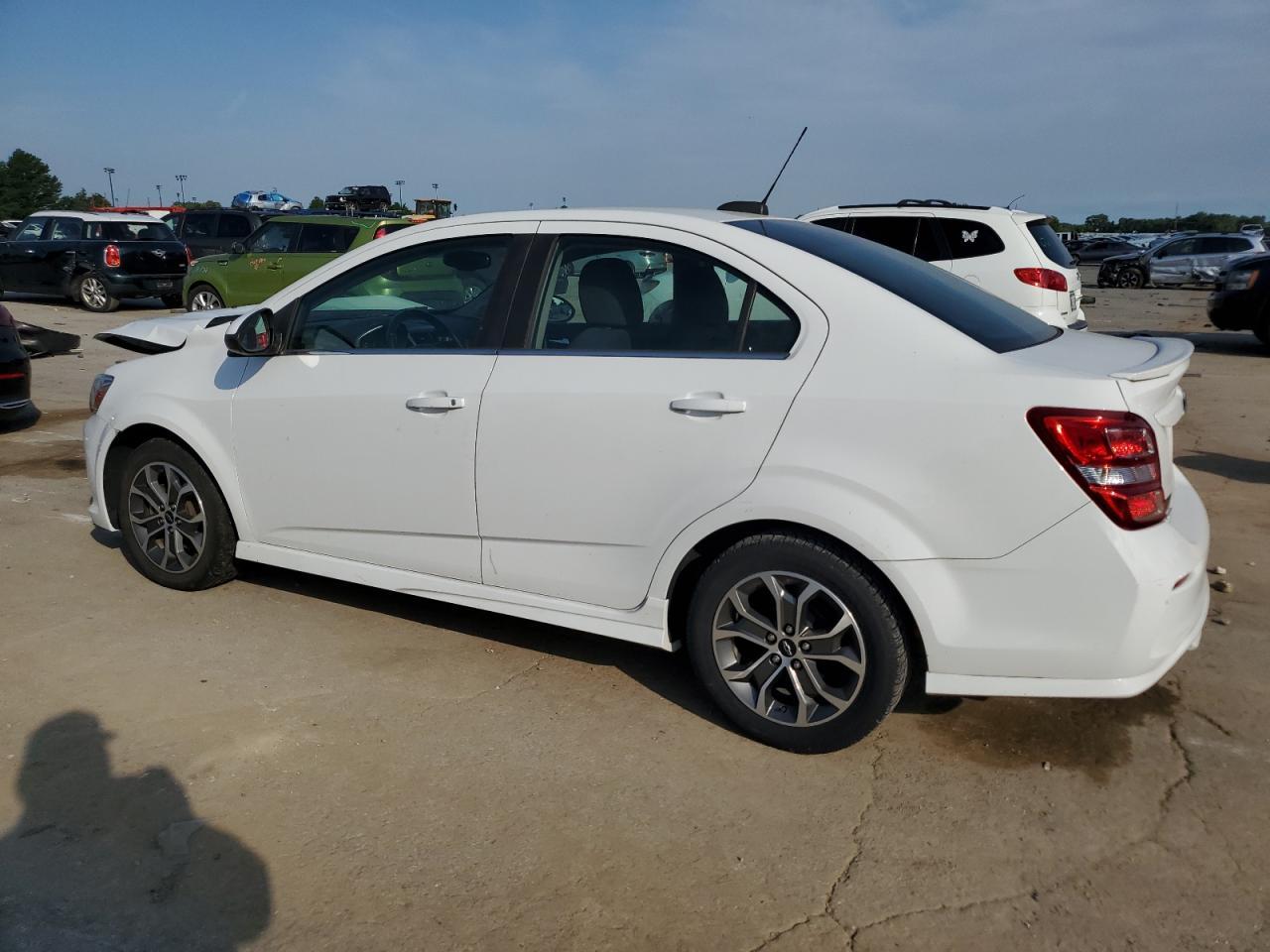 2018 Chevrolet Sonic Lt - zdjęcie 2