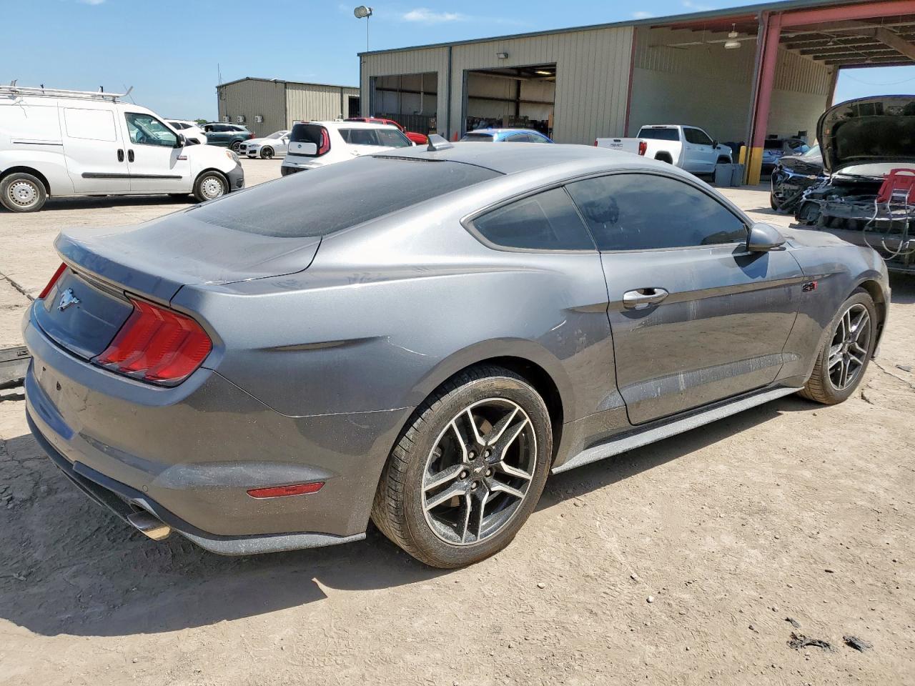 2021 Ford Mustang - zdjęcie 3