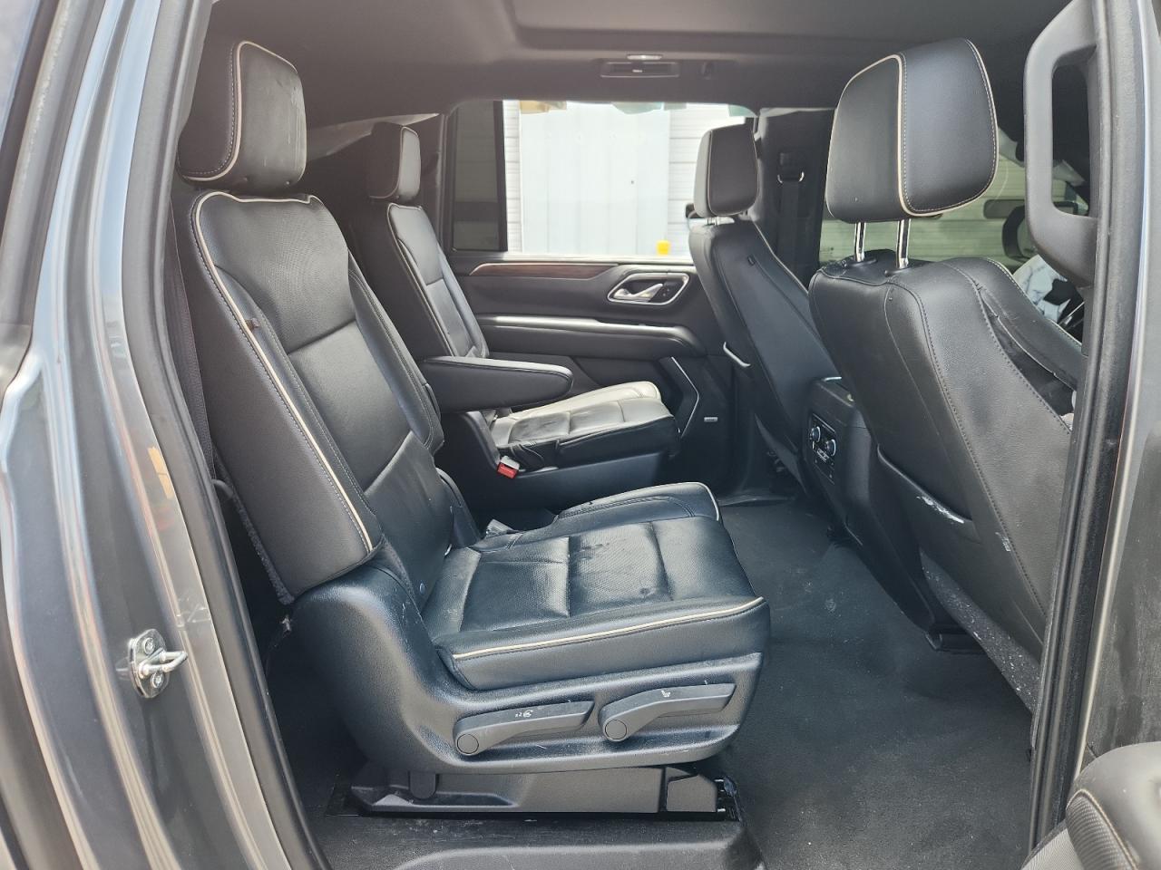 2021 Chevrolet Suburban C1500 Premier - zdjęcie 11