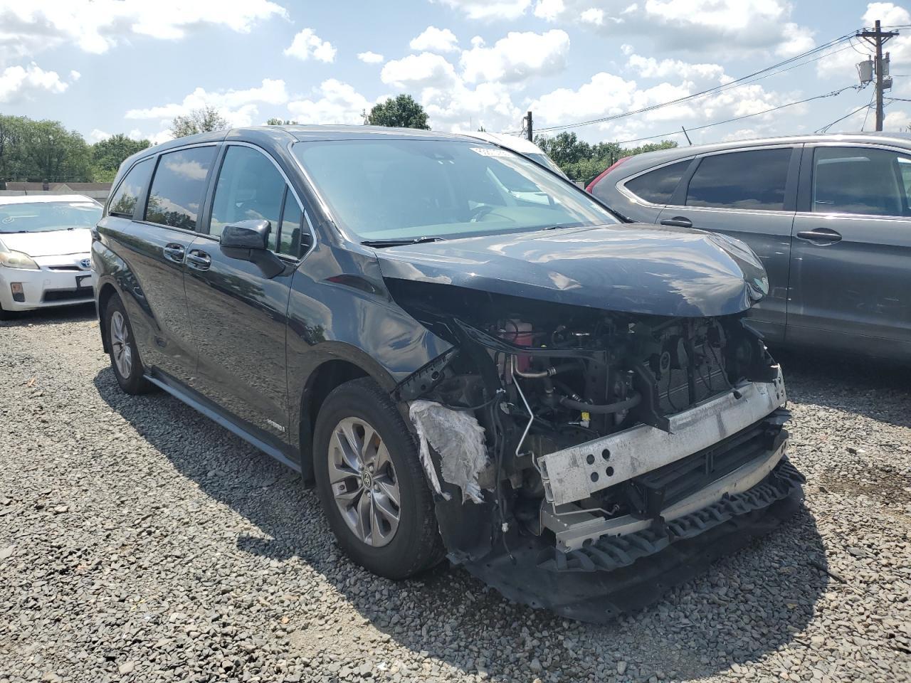 2021 Toyota Sienna Le - zdjęcie 4